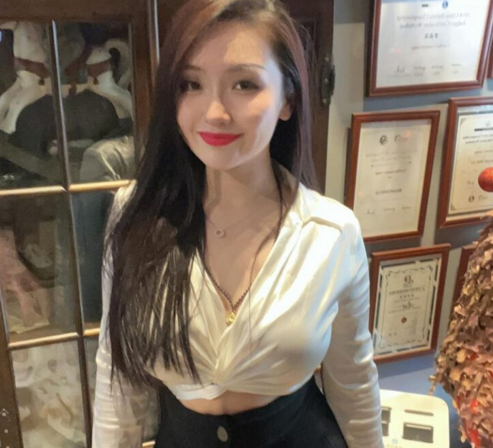 模特黑丝美腿写真 · 性感模特迷人写真 · Flora性感长